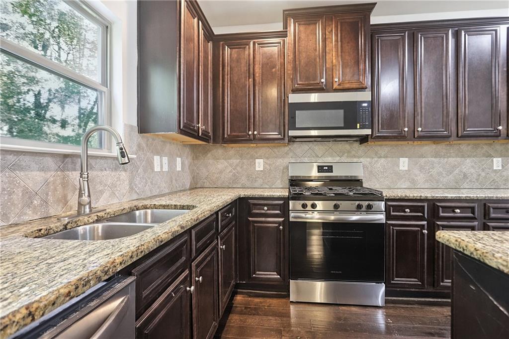 996 Spanish Moss Trail Loganville GA 30052