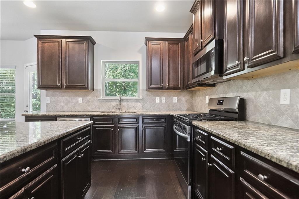 996 Spanish Moss Trail Loganville GA 30052