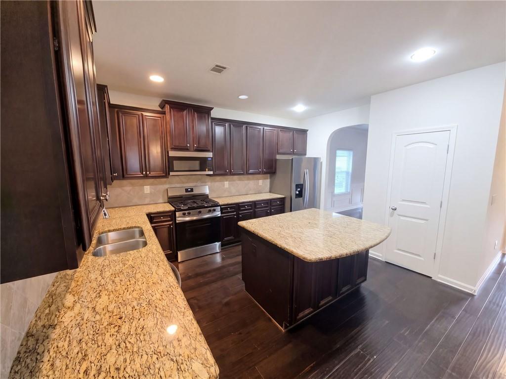 996 Spanish Moss Trail Loganville GA 30052