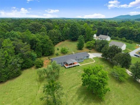 82 Bobbys Drive Cleveland GA 30528