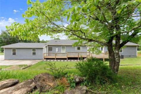 82 Bobbys Drive Cleveland GA 30528