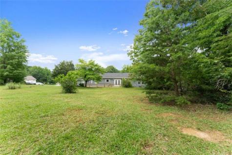 82 Bobbys Drive Cleveland GA 30528