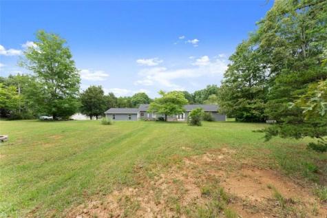 82 Bobbys Drive Cleveland GA 30528