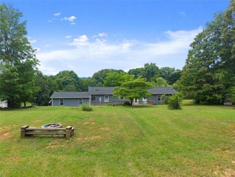 82 Bobbys Drive Cleveland GA 30528