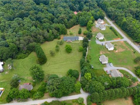 82 Bobbys Drive Cleveland GA 30528