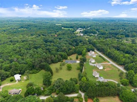 82 Bobbys Drive Cleveland GA 30528