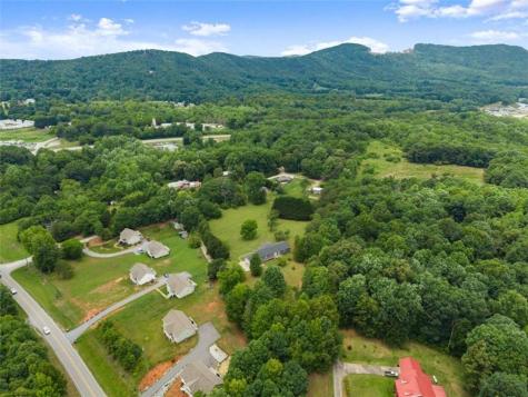 82 Bobbys Drive Cleveland GA 30528