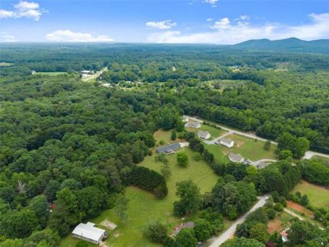 82 Bobbys Drive Cleveland GA 30528