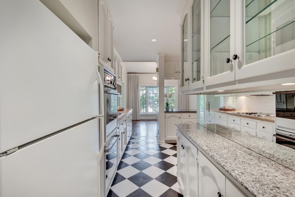 1882 Bedfordshire Court Decatur GA 30033