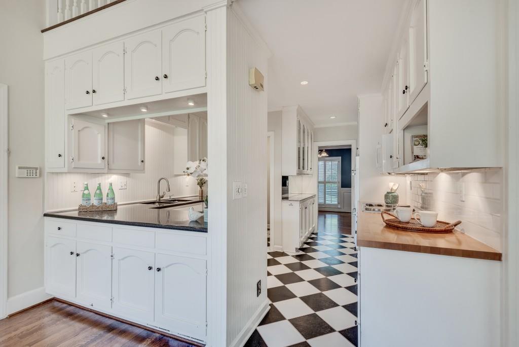 1882 Bedfordshire Court Decatur GA 30033