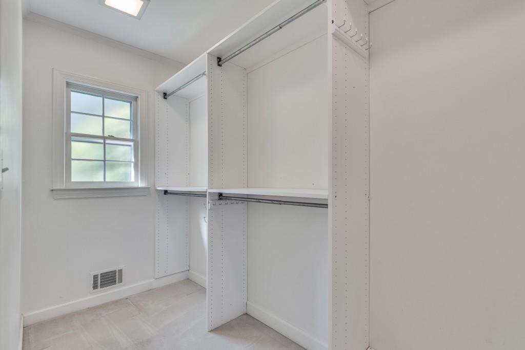 1882 Bedfordshire Court Decatur GA 30033
