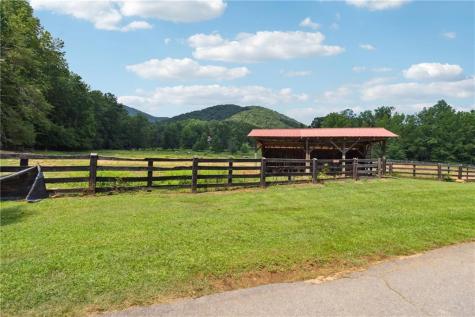 207 Canyon Pass Cleveland GA 30528