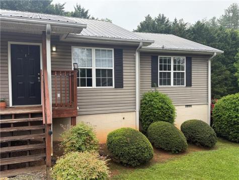 683 Grant Street Clarkesville GA 30523