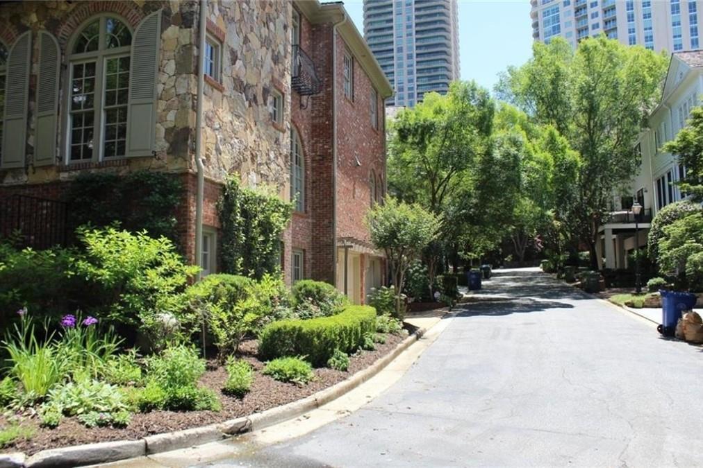 704 Longleaf Drive NE Atlanta GA 30342