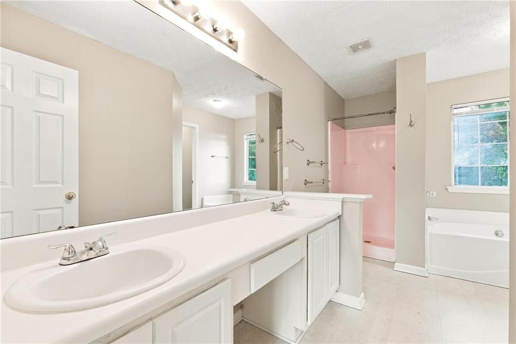 4502 Swan Trace Atlanta GA 30349