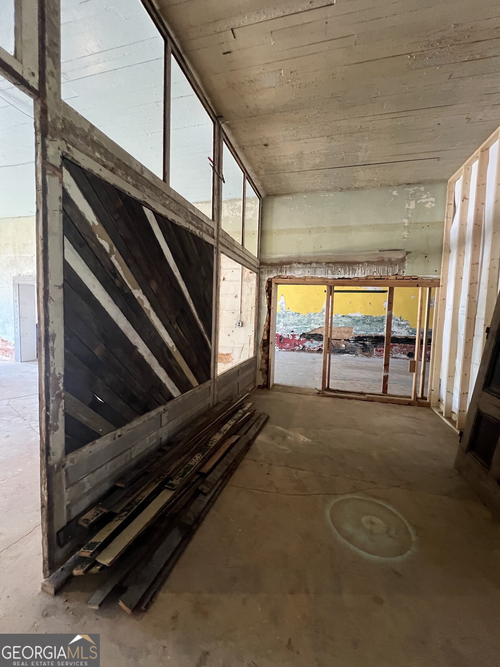 71 E North Avenue Comer GA 30629