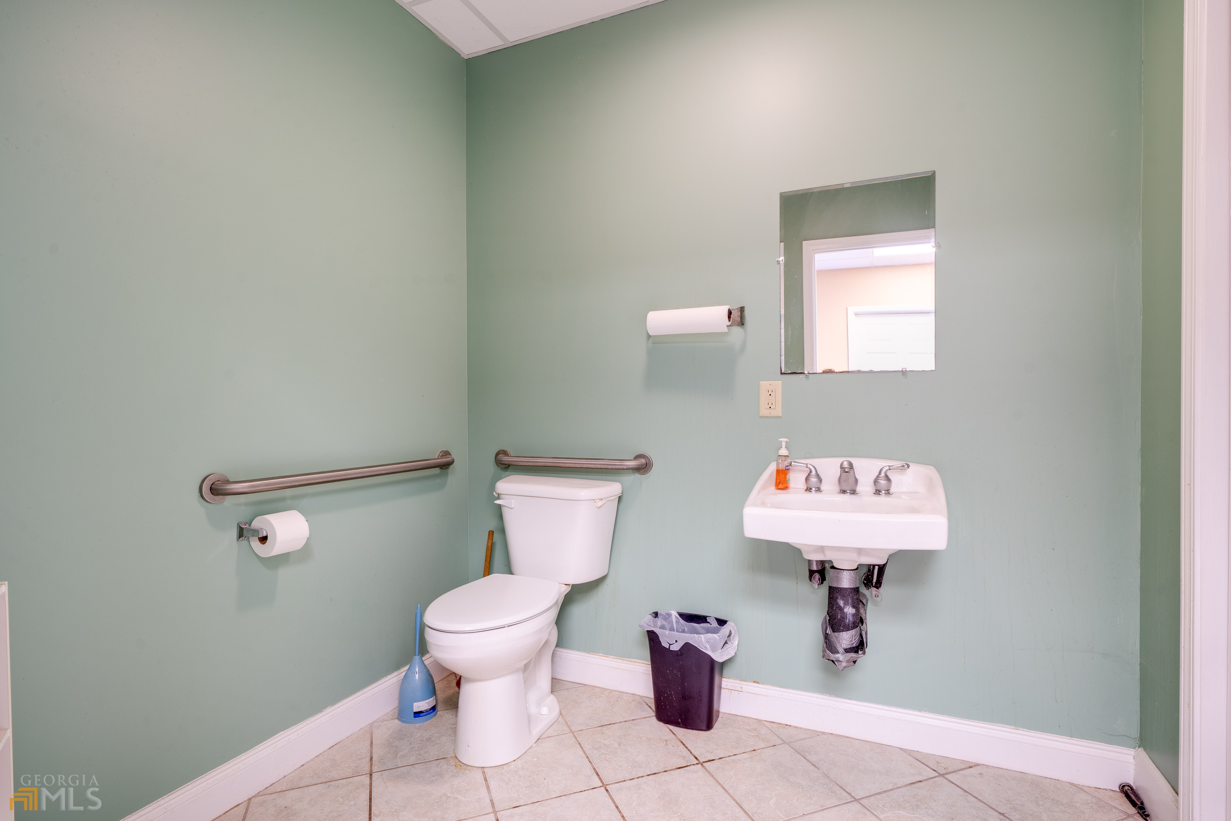 6911 Cleveland Highway Clermont GA 30527
