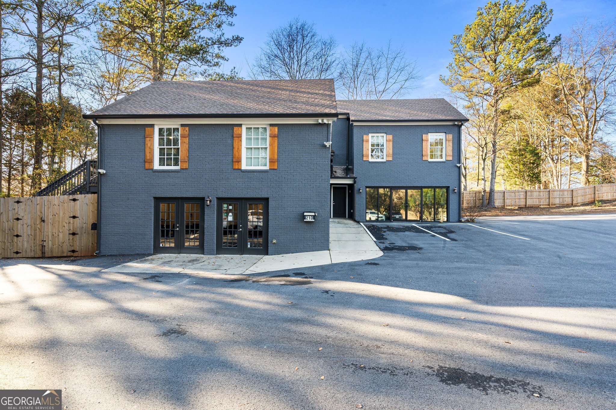 210 W Crossville Road Roswell GA 30075