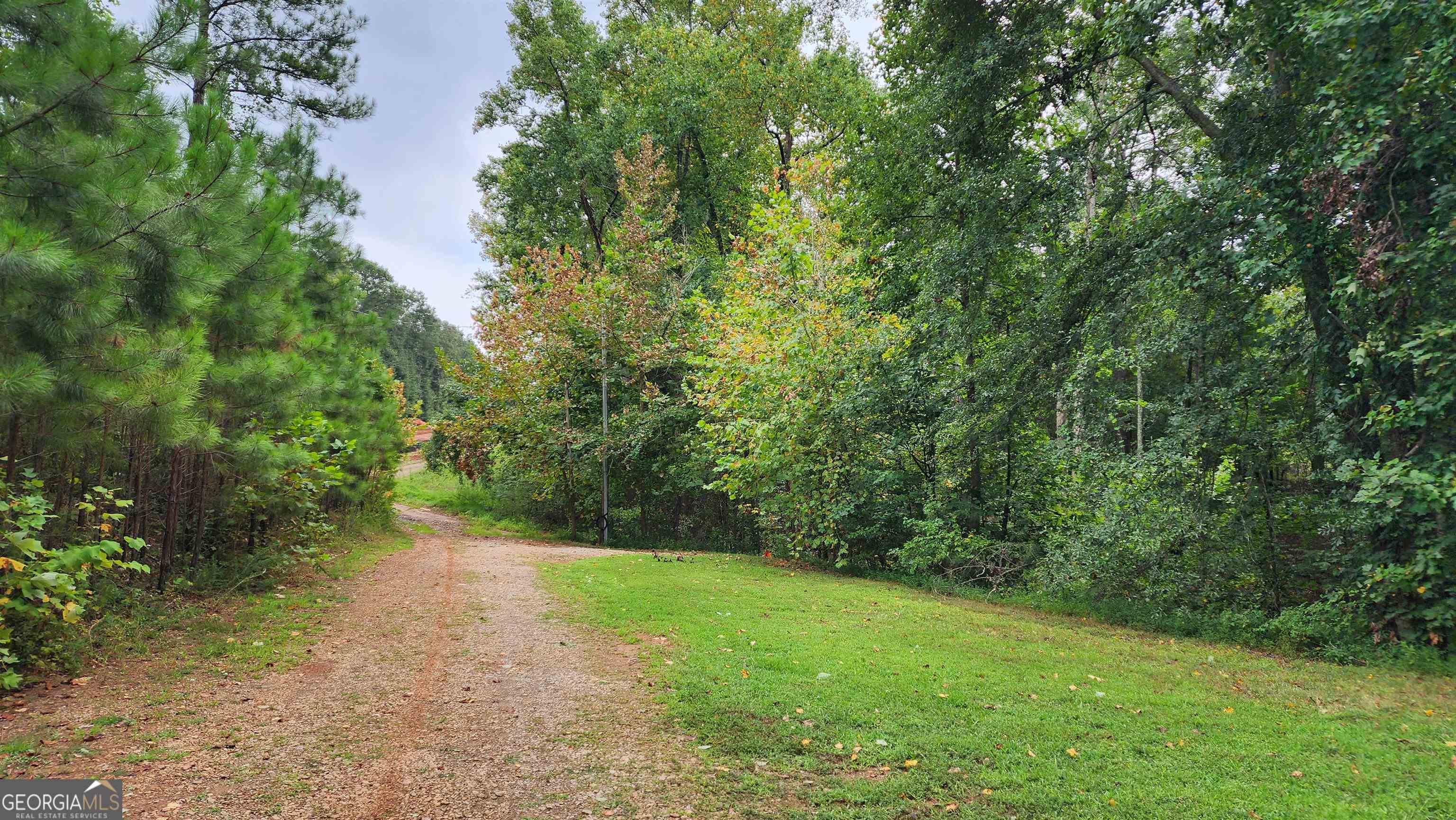 1661 Friendship Road Hoschton GA 30548