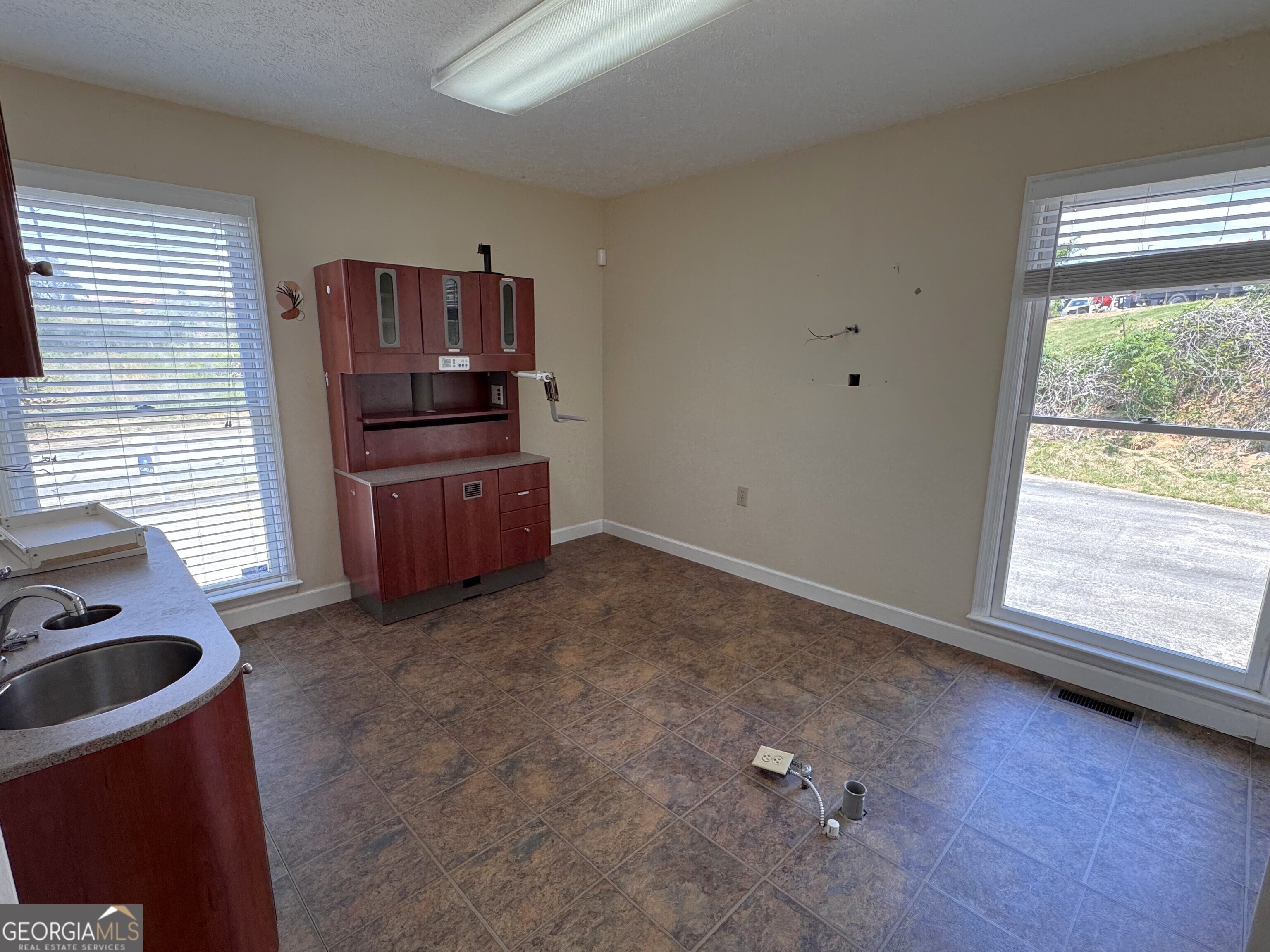 471 S Main Street Cleveland GA 30528