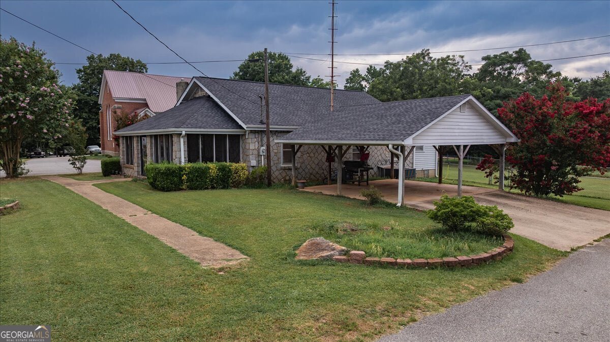 317 & 295 General Daniels Avenue N Danielsville GA 30633