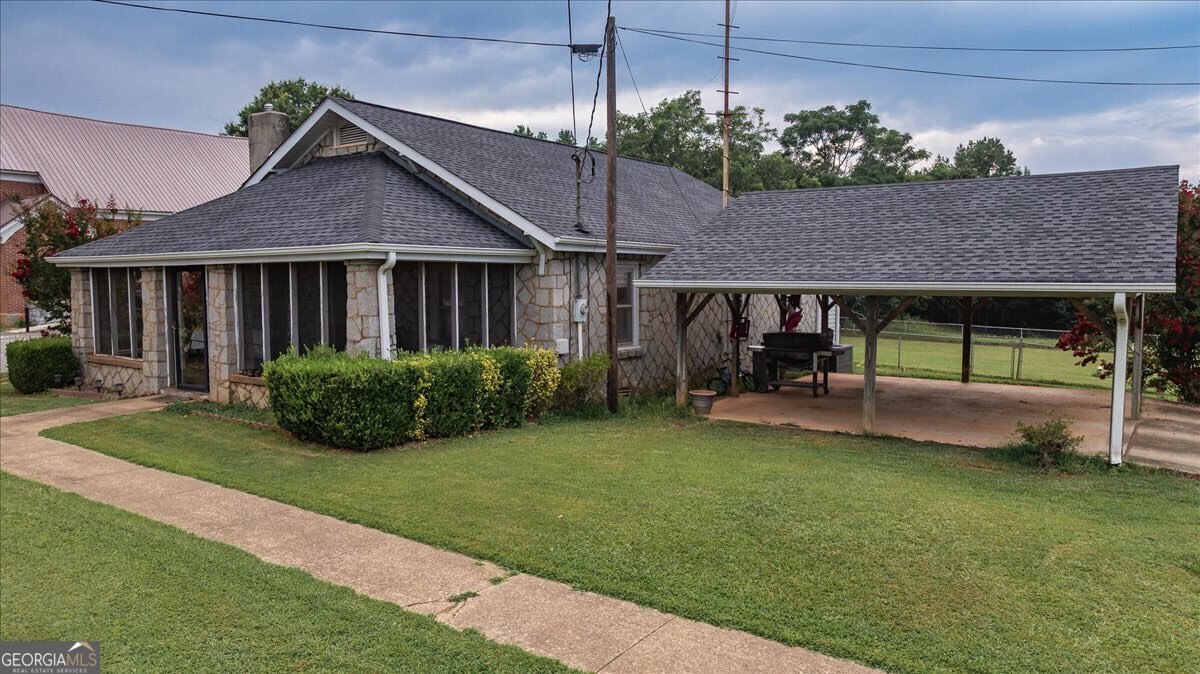 317 & 295 General Daniels Avenue N Danielsville GA 30633