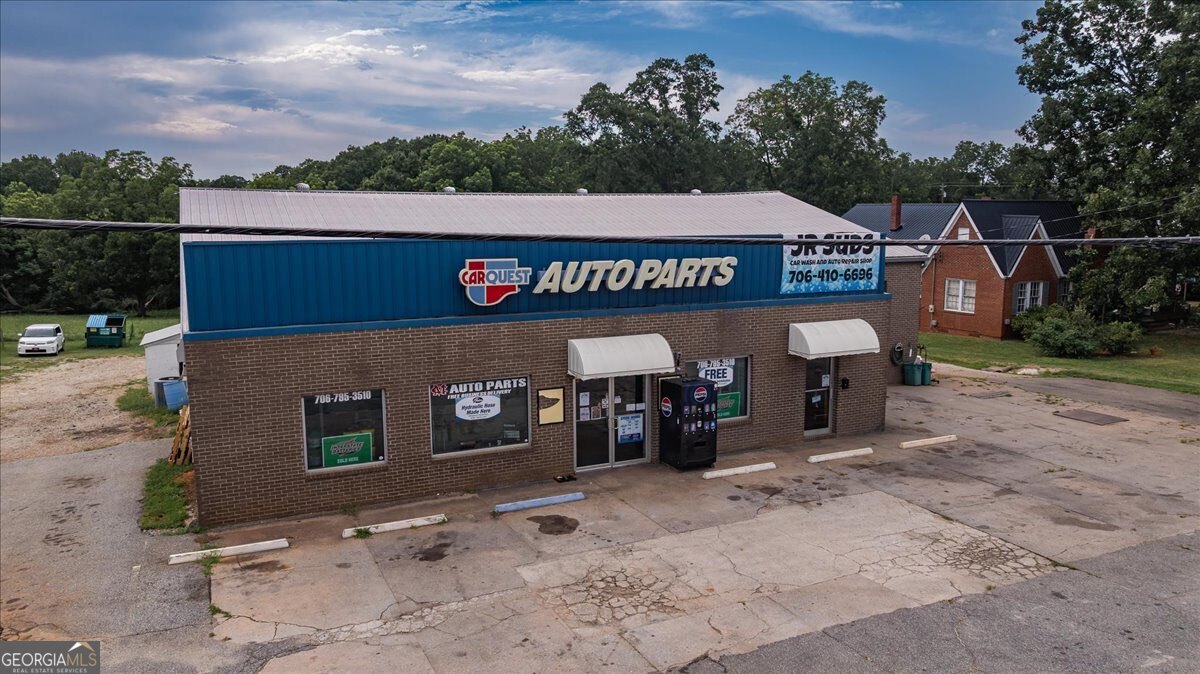 317 & 295 General Daniels Avenue N Danielsville GA 30633