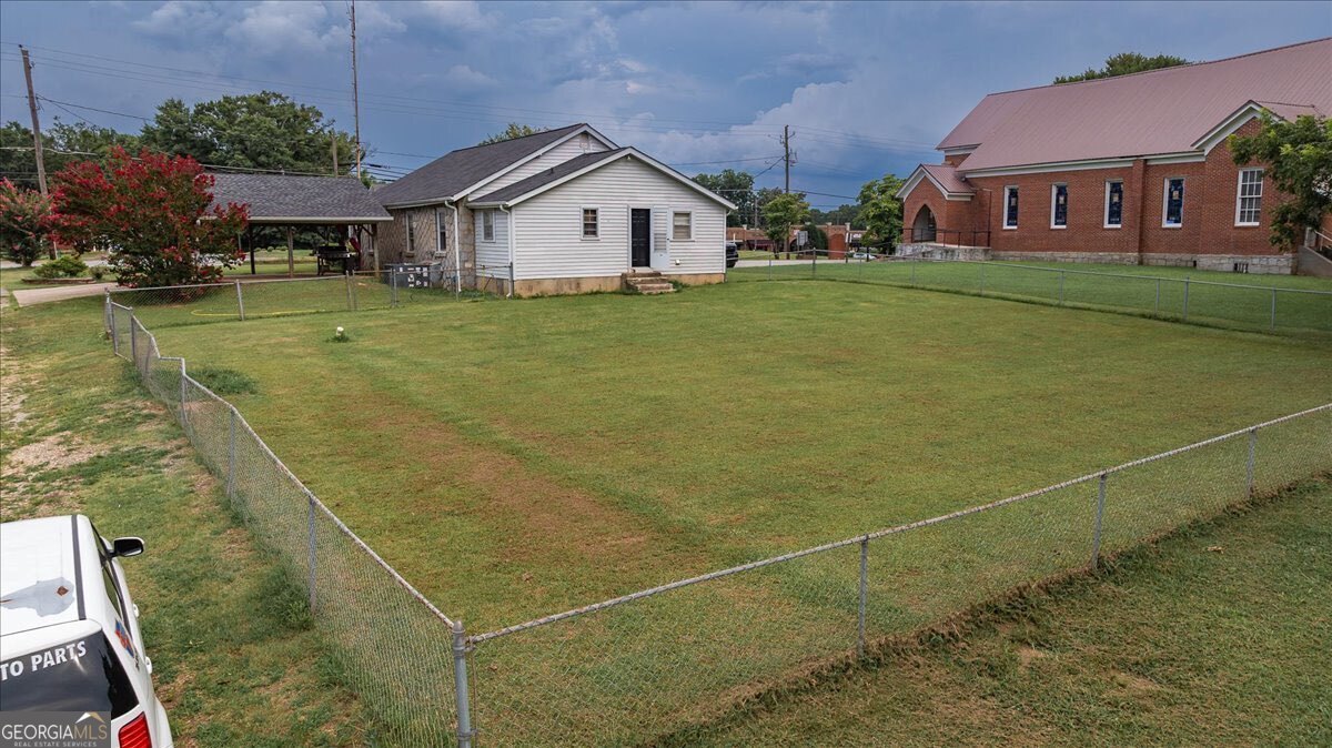 317 & 295 General Daniels Avenue N Danielsville GA 30633