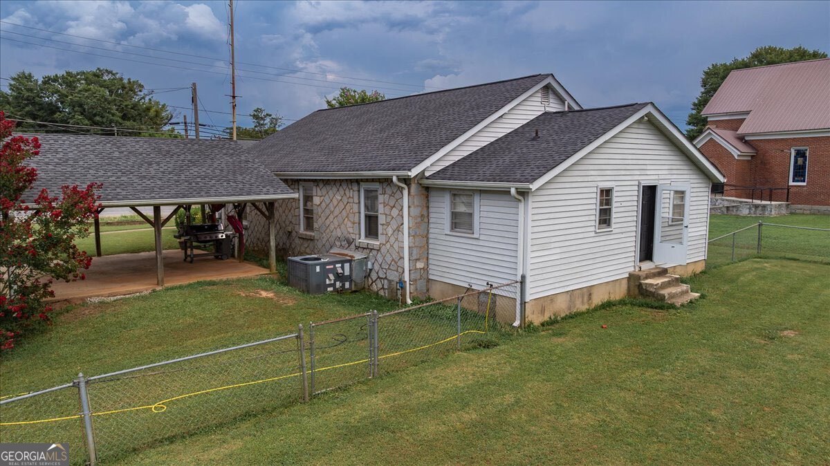 317 & 295 General Daniels Avenue N Danielsville GA 30633
