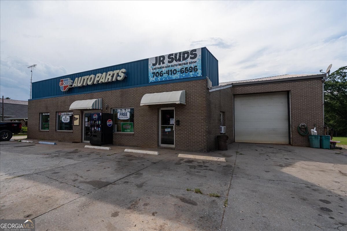 317 & 295 General Daniels Avenue N Danielsville GA 30633