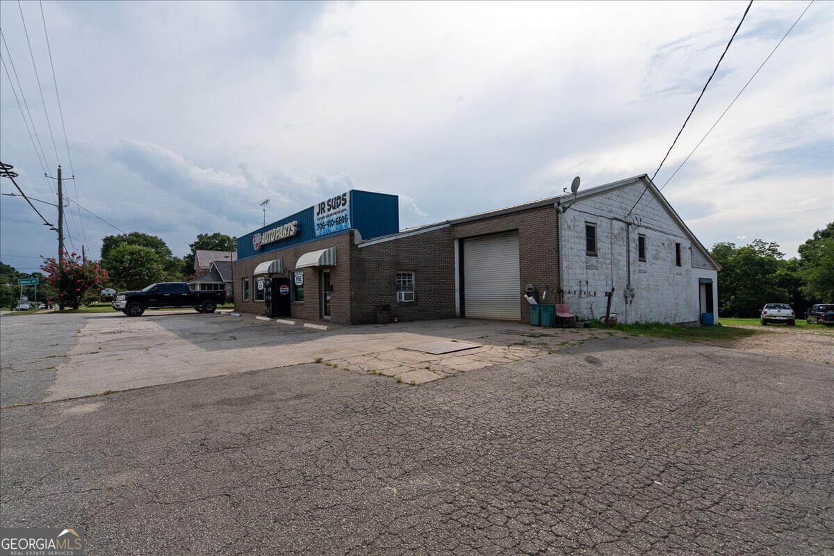 317 & 295 General Daniels Avenue N Danielsville GA 30633