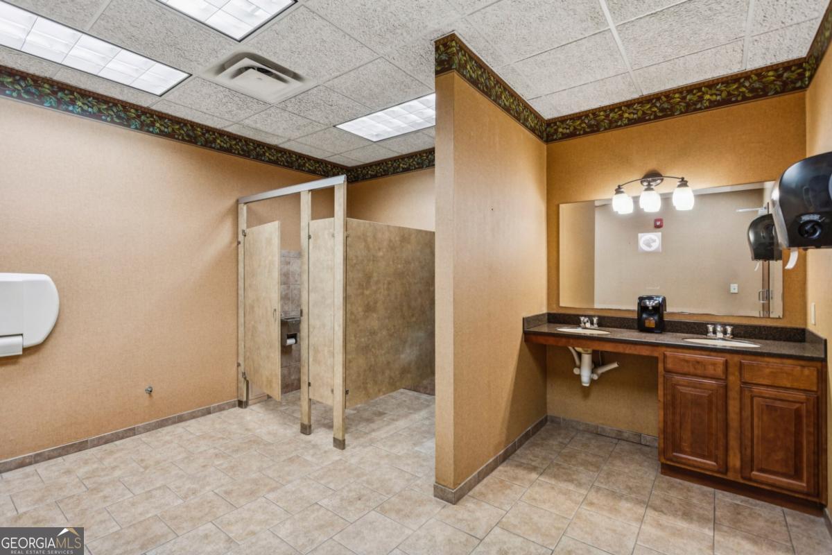 1184 Davis Place NW Atlanta GA 30318