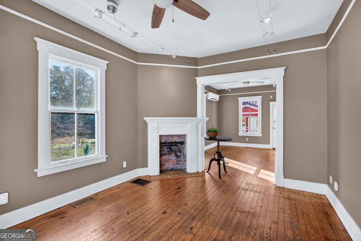 11 E 41st Street Savannah GA 31401