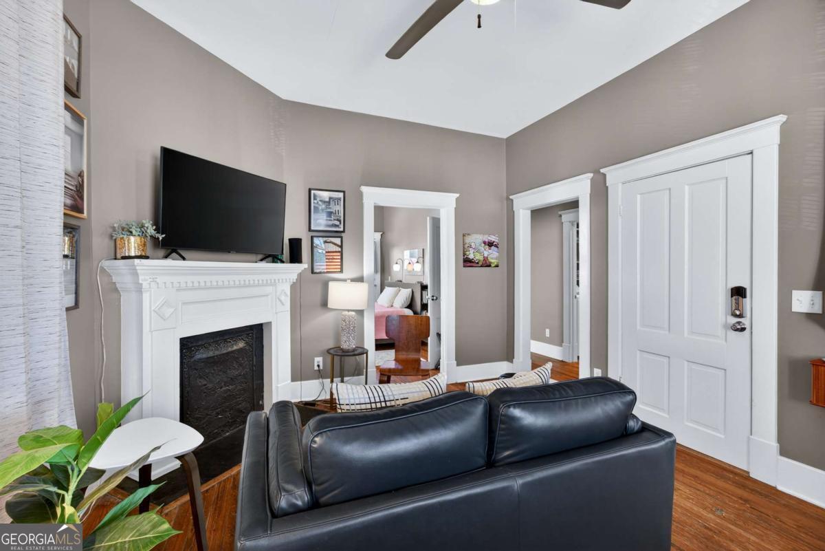 11 E 41st Street Savannah GA 31401