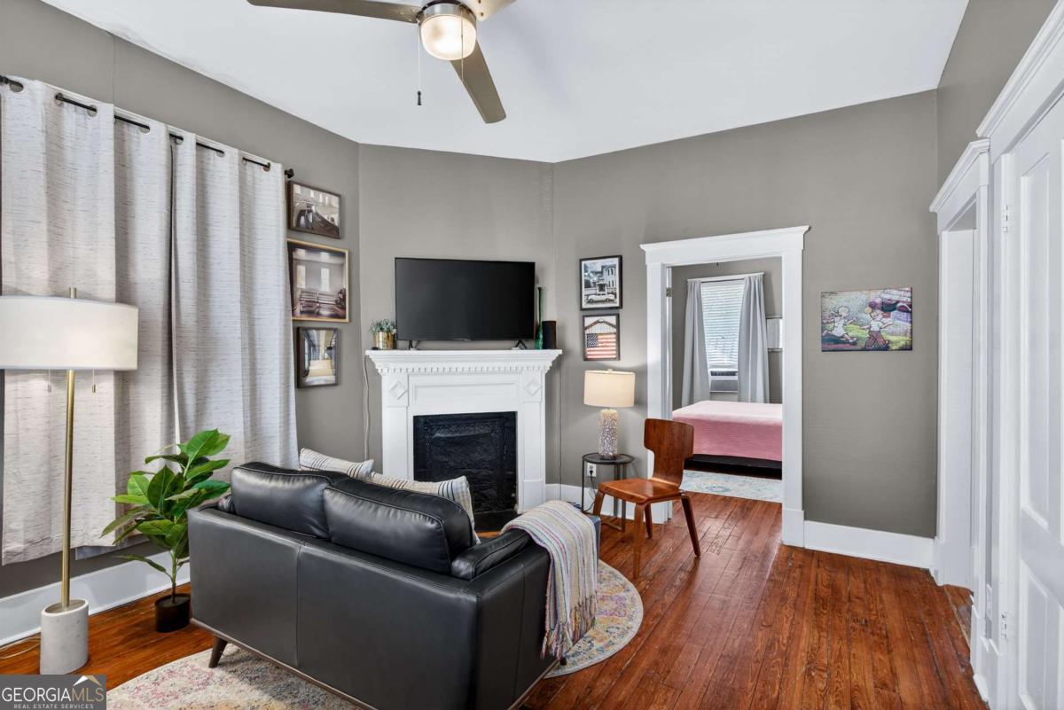 11 E 41st Street Savannah GA 31401