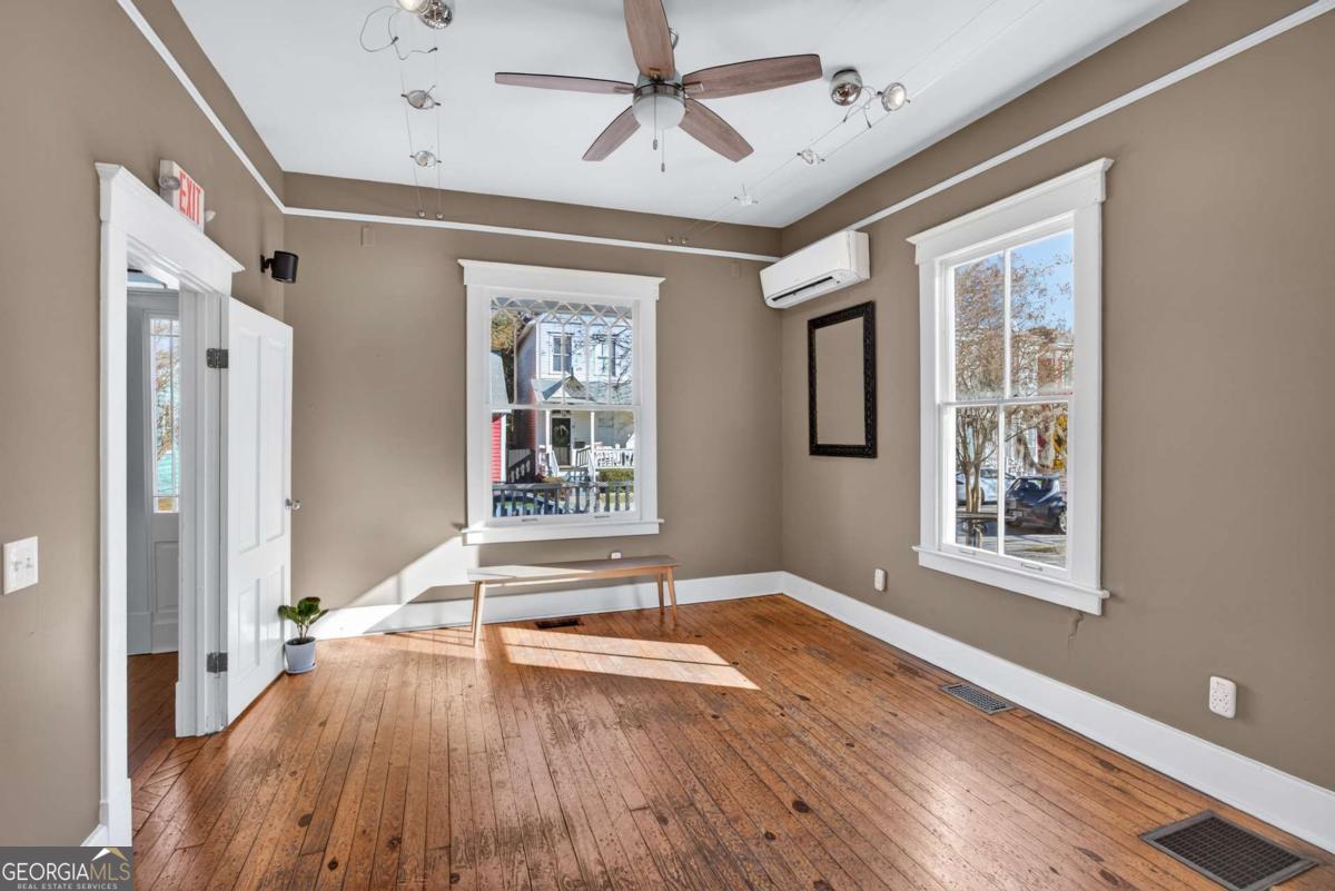 11 E 41st Street Savannah GA 31401