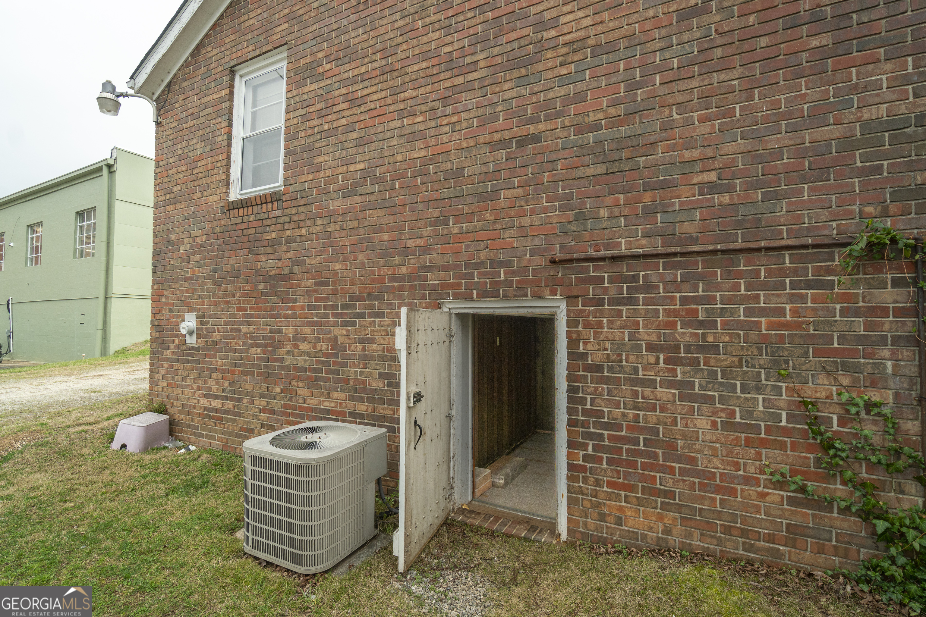 60 S Main Street Cleveland GA 30528