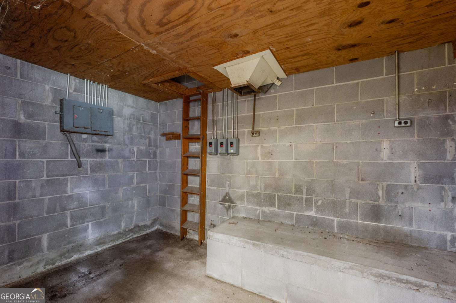 2599 Georgia 341 S Chickamauga GA 30707