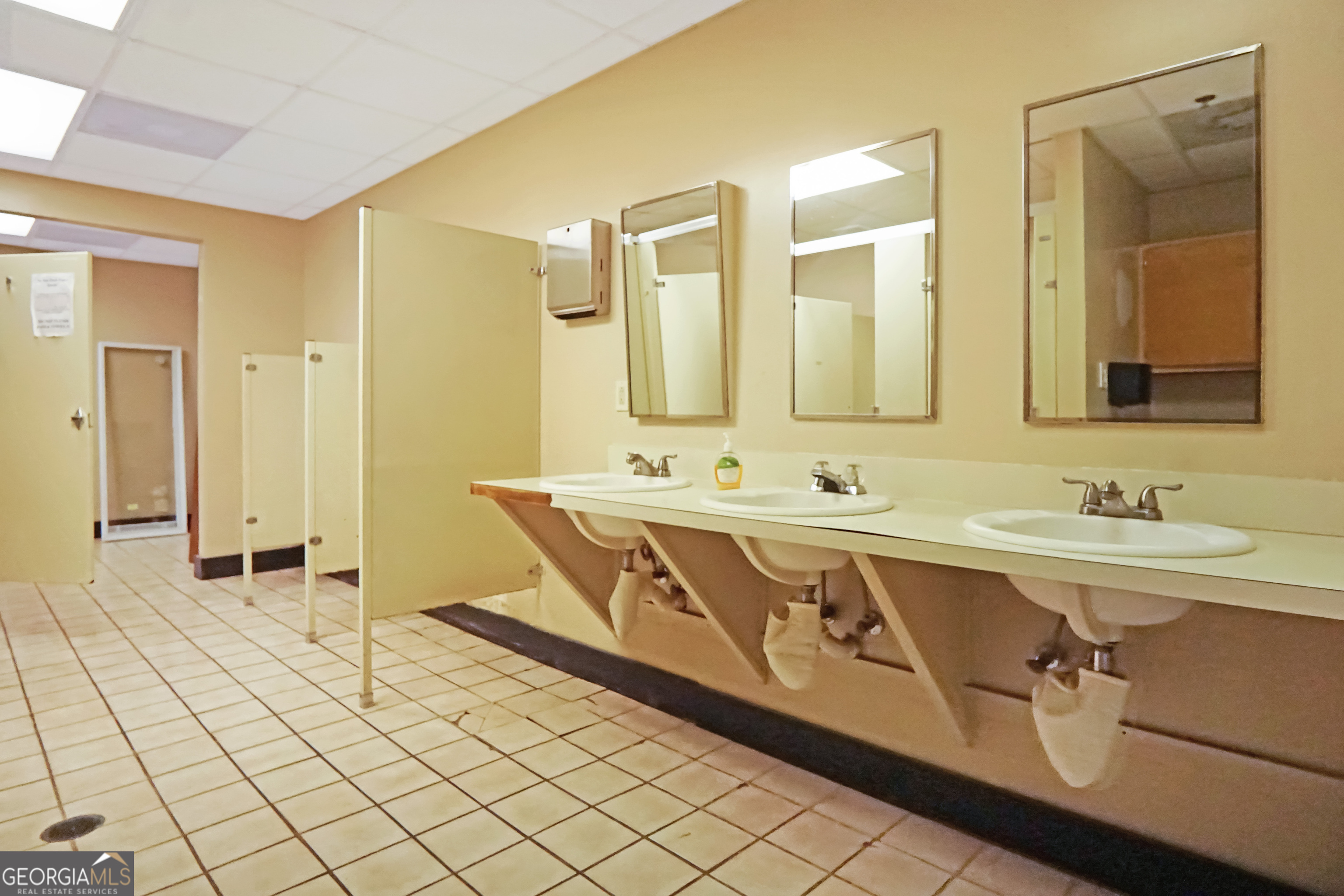 1560 Commercial Court Jonesboro GA 30238