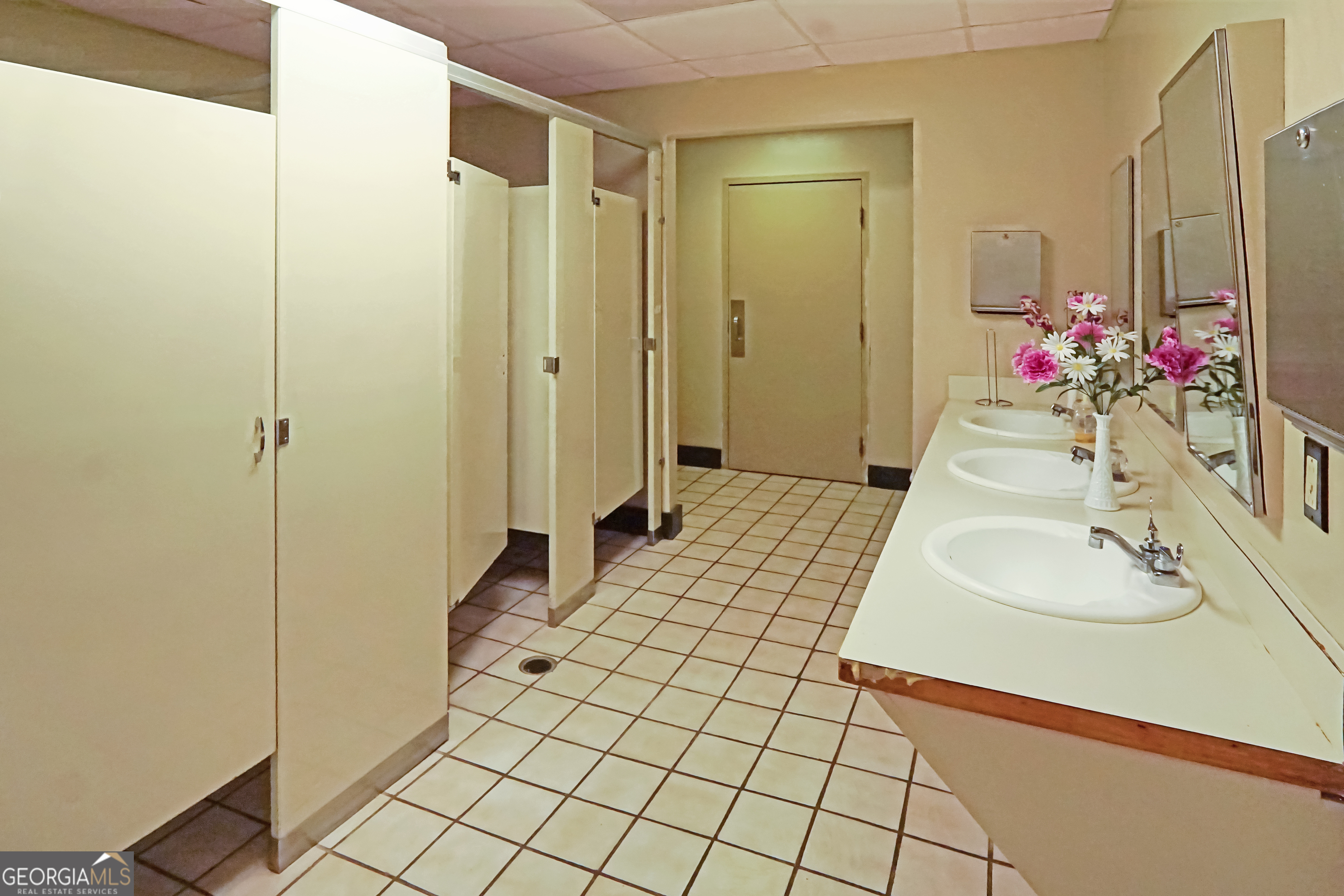 1560 Commercial Court Jonesboro GA 30238