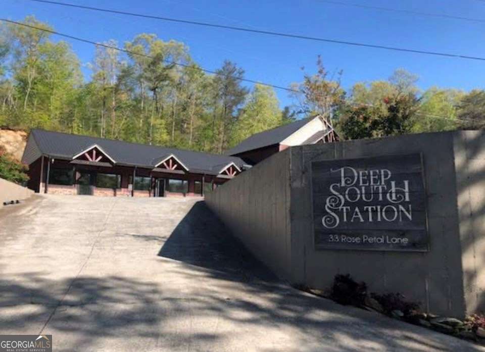 33 Rose Petal Lane Ellijay GA 30540