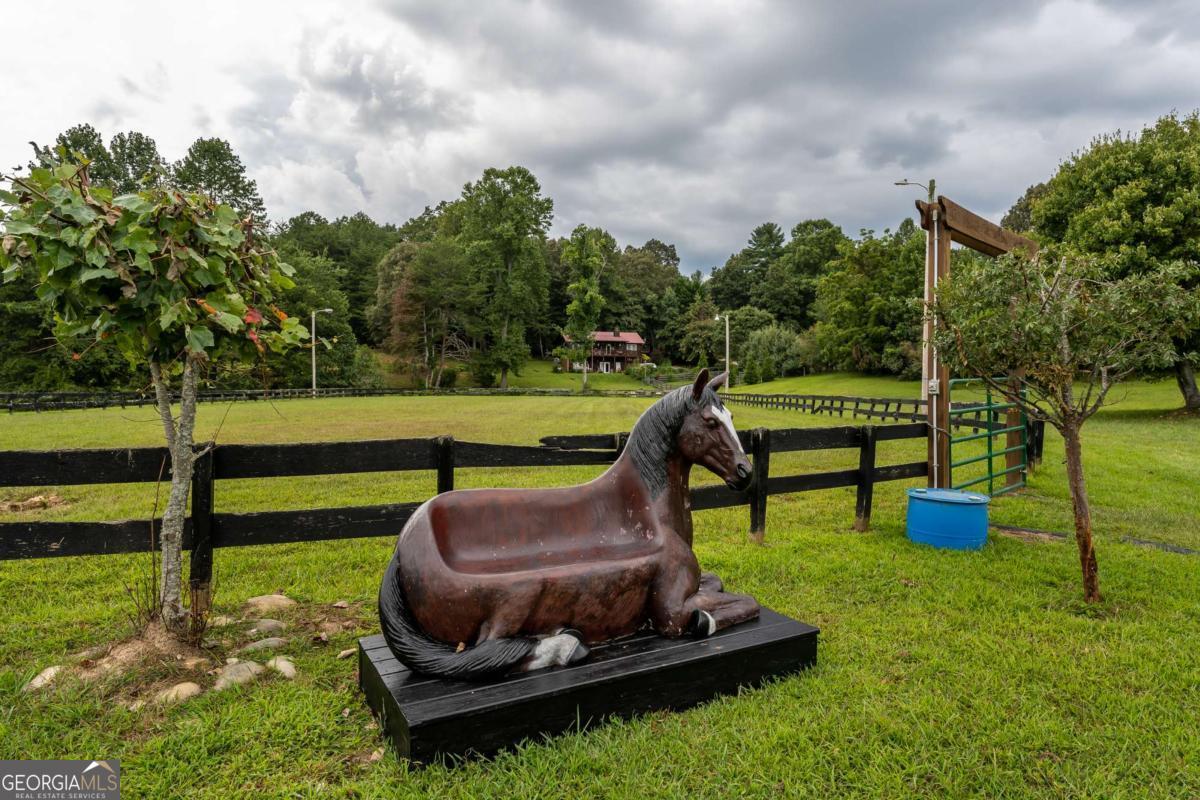 86 Stable Gate Drive Blairsville GA 30512
