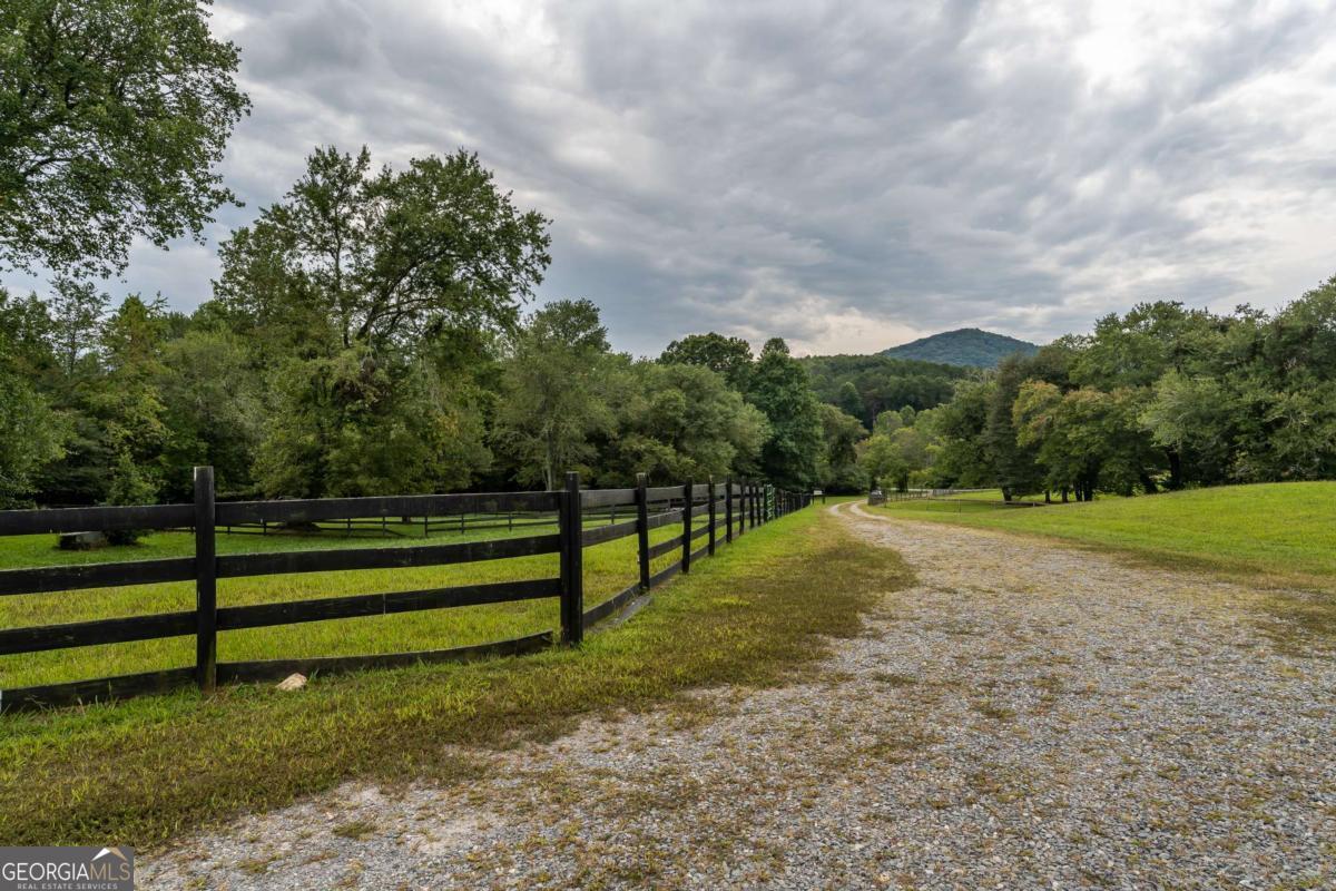 86 Stable Gate Drive Blairsville GA 30512