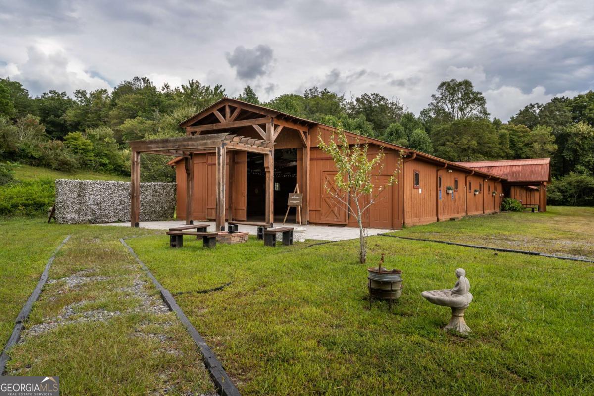 86 Stable Gate Drive Blairsville GA 30512