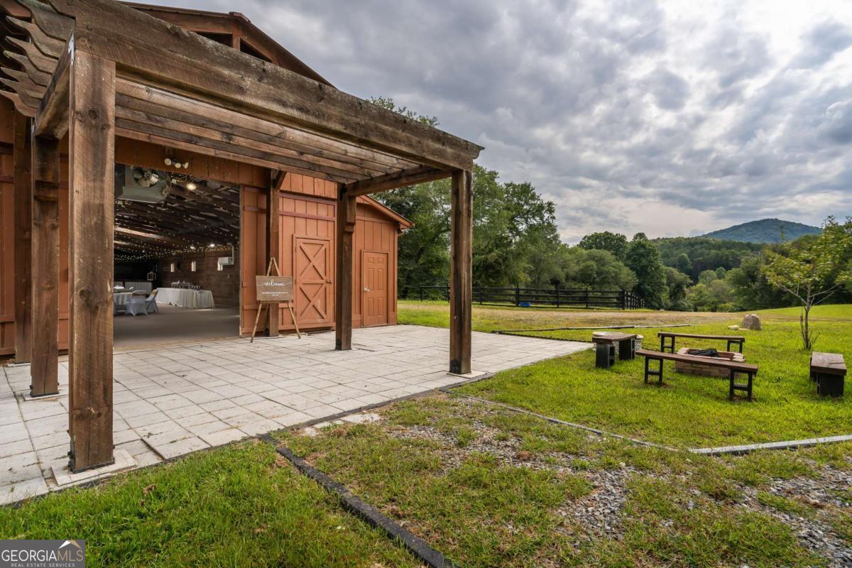 86 Stable Gate Drive Blairsville GA 30512