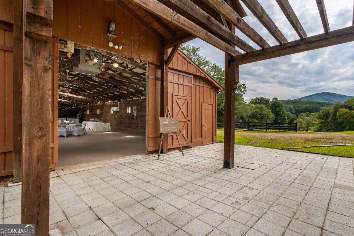 86 Stable Gate Drive Blairsville GA 30512