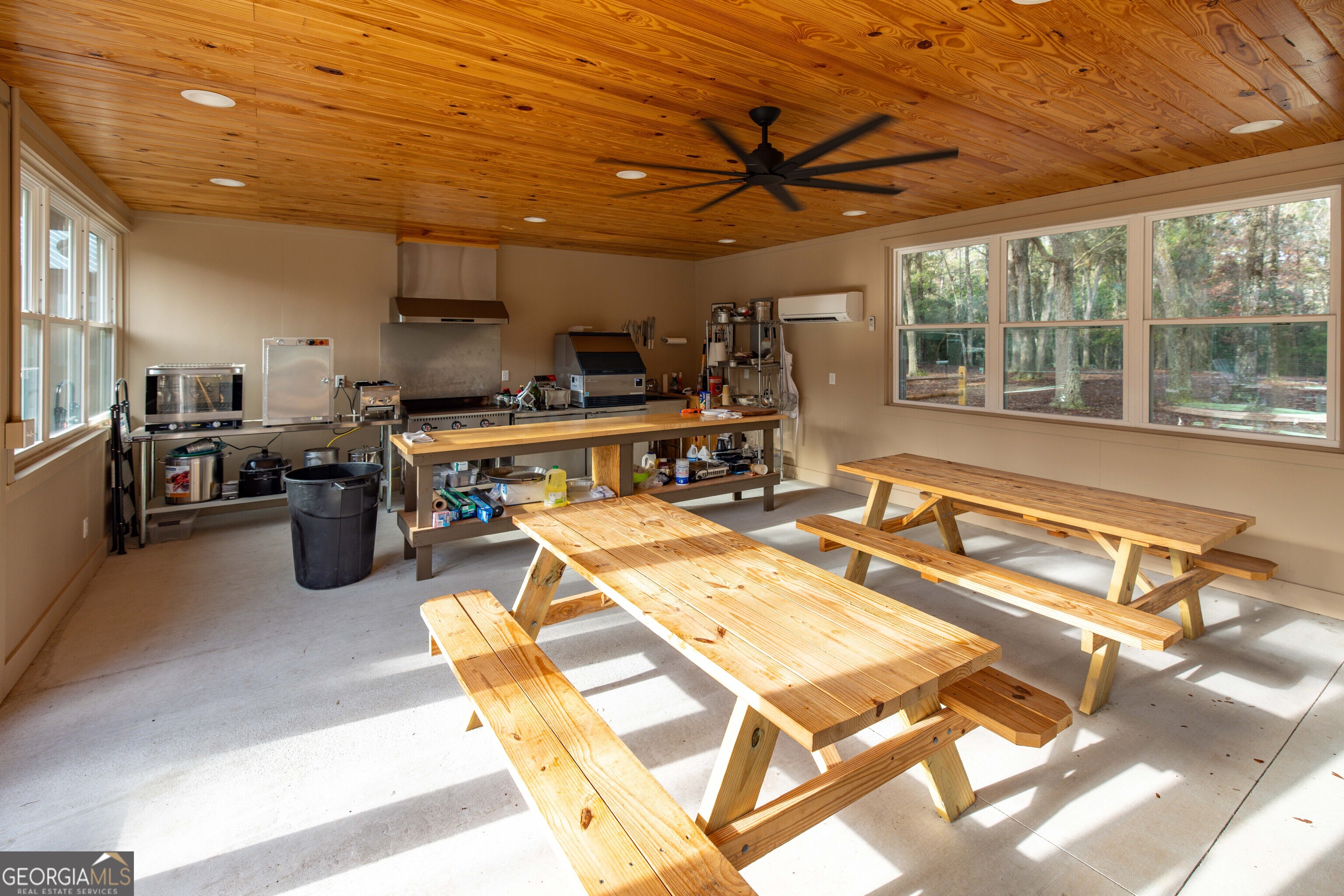 279 Mid River Road White Oak GA 31568