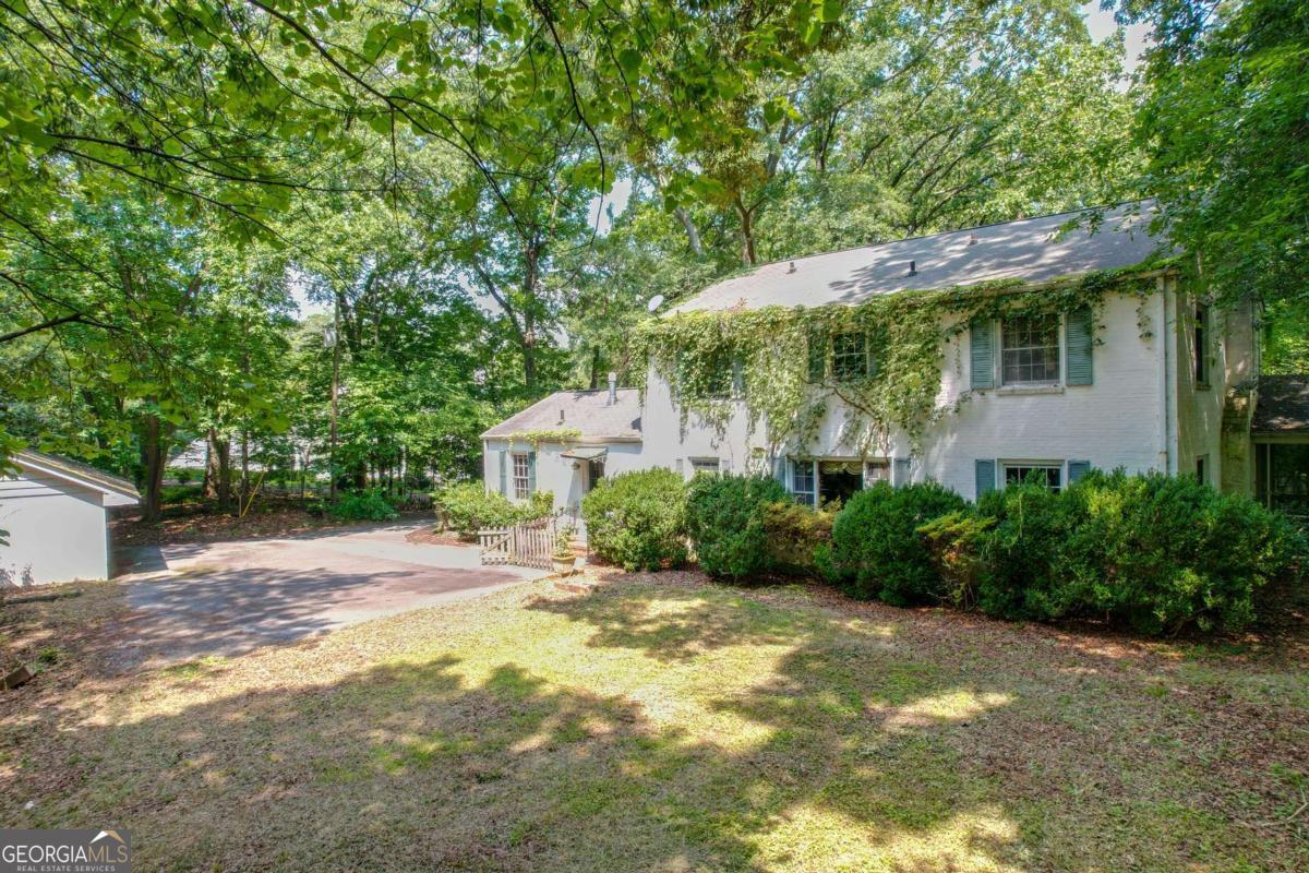 1700 W Paces Ferry Road NW Atlanta GA 30327