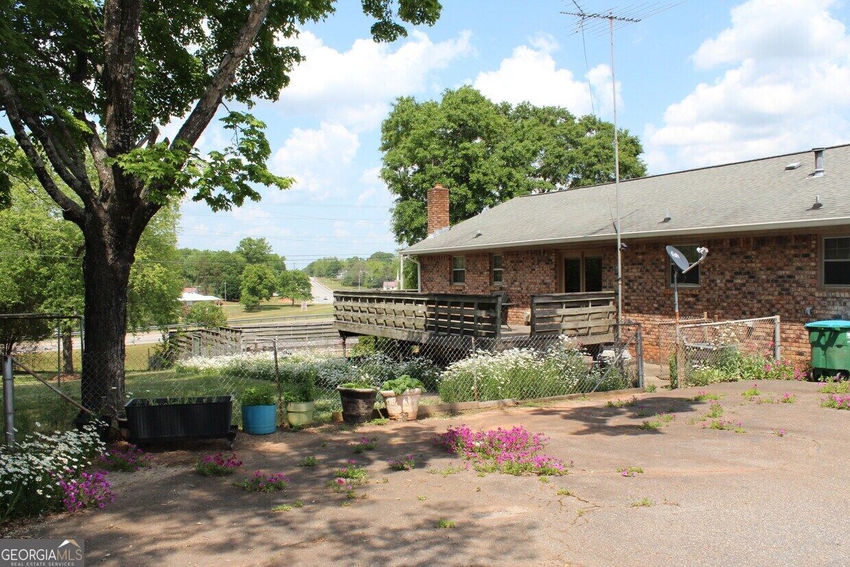 5246 Us Highway 441 S Nicholson GA 30565