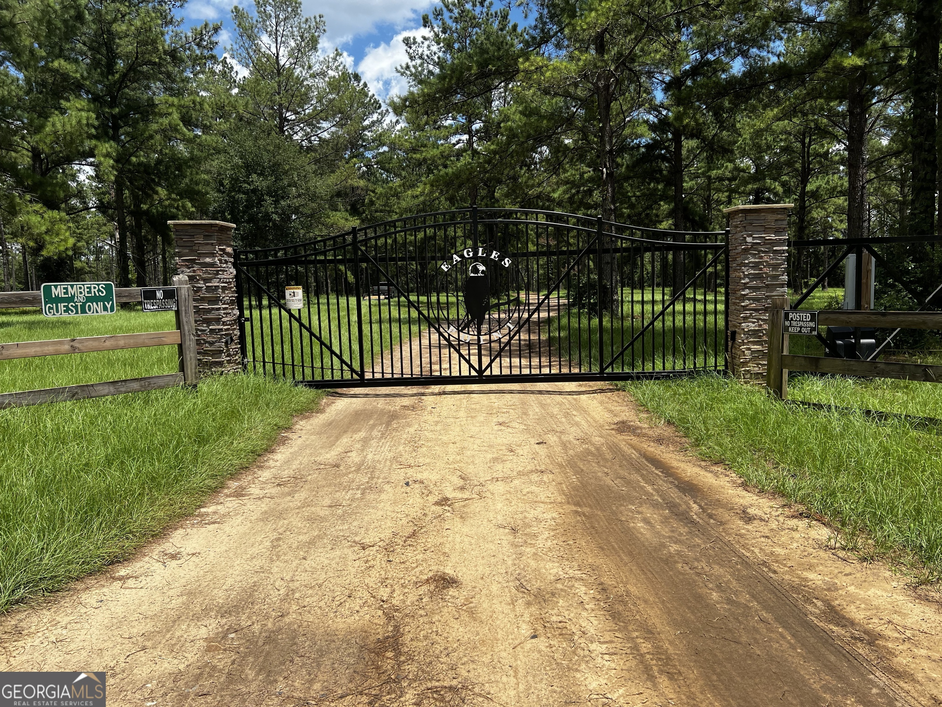 1564 Eagles Point Surrency GA 31563
